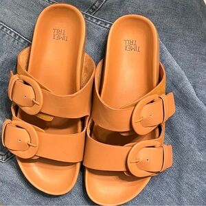 7W Time and Tru Cognac Tan Adjustable Buckle Sandal with Formed Footbed